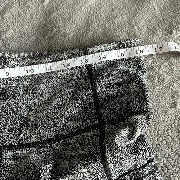 Bundle of Gray and Black Activewear, Gym, Running Leggings Set with Pockets - Picture 12 of 13